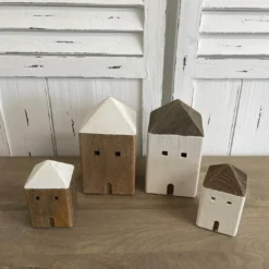 Holz Haus Jordi