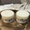 Kerze mit Trockenblumen