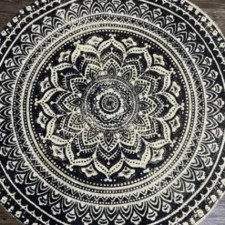 Teppich mit Blumendruck