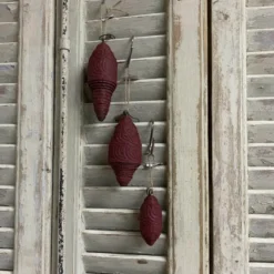 Weihnachtliches Ornament rot